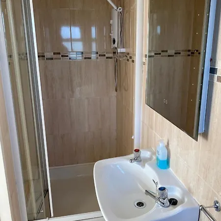 Cozy Seaside Home,3 Minute Walk To Village/beach