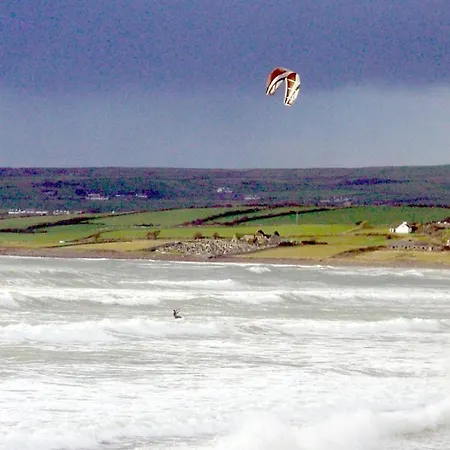 Cozy Seaside Home,3 Minute Walk To Village/beach