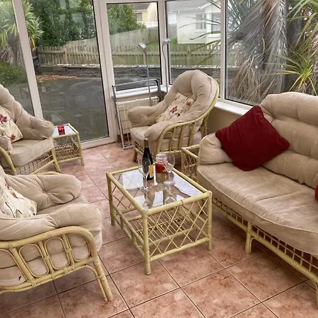 Semesterbostad Cozy Seaside Home,3 Minute Walk To Village/beach