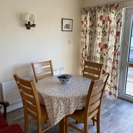 Cozy Seaside Home,3 Minute Walk To Village/beach *