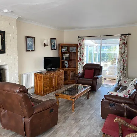 Cozy Seaside Home,3 Minute Walk To Village/beach