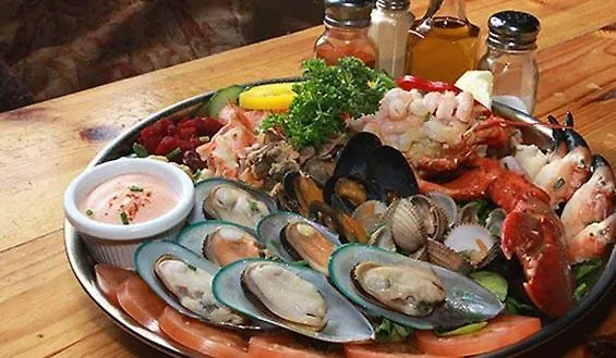 Cozy Seaside Home,3 Minute Walk To Village/beach