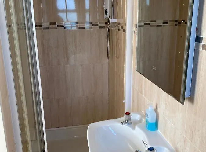 Cozy Seaside Home,3 Minute Walk To Village/beach