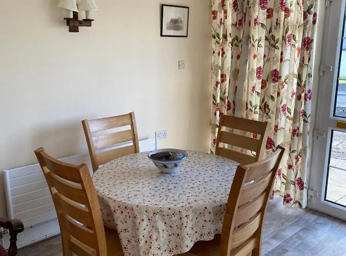 Cozy Seaside Home,3 Minute Walk To Village/beach *