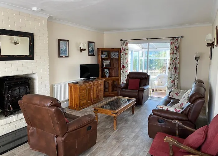 Cozy Seaside Home,3 Minute Walk To Village/beach